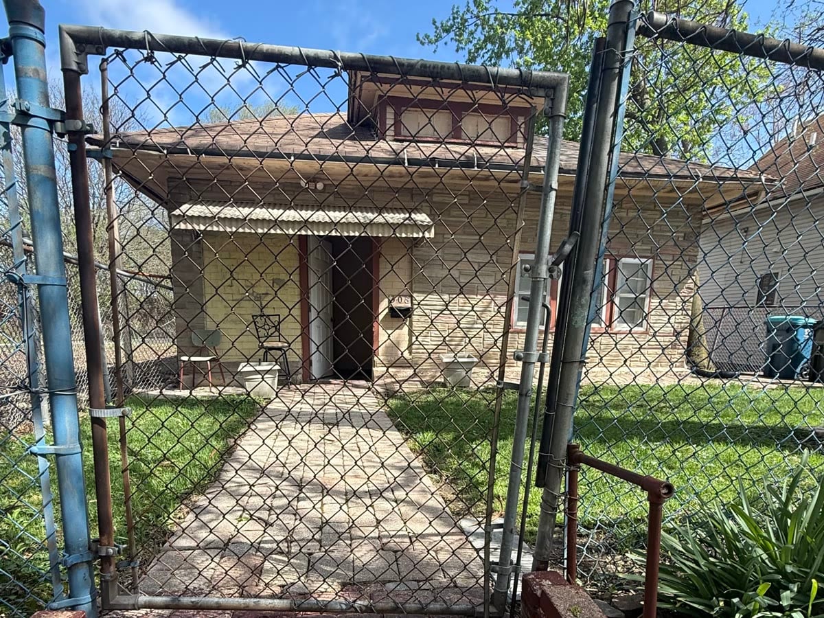 308 Superior St, Aurora, IL